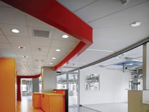 plafond-suspendu-clinique-santé